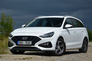Ojetina, kterou jednou vyvážíte zlatem: Atmosféra, nepřímý vstřik, manuál... Hyundai i30 1.5 DPI je poslední obyčejné auto. Kupujte, dokud jsou - Garáž.cz