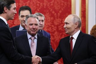 Mír na Ukrajině a miliardy za ropu. Do jednání USA s Ruskem vstoupil obchod s aktivy Lukoilu