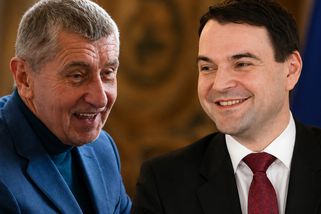 Vysvědčení za lezení do ruských zadků. Politici re...