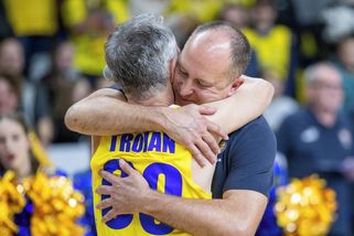 Trojan se revanšoval basketbalové legendě, setkali se v populární kriminálce - Sport.cz
