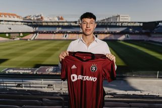 Český talent otevřel sezonu gólem, pak přišel tvrdý vzkaz kouče: Jako člověka ho neuznávám