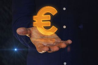 Francie děsí trhy. Euro je nejslabší za sedmnáct měsíců - Novinky