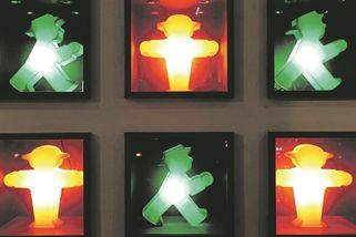 Kniha Za zdí: Východní Německo 1949–1990 boří mýty o NDR