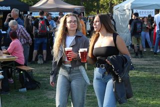 Oktoberfest v Prostějově. Na pivo se stavil i premiér Babiš