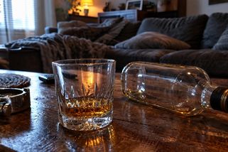 Deník abstinujícího alkoholika: Jak se z panáka po práci stane tajný pijan - Médium.cz