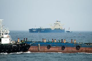 Spojenec Ukrajiny zásobuje palivem Rusko. Vozí ho i sankcionované tankery - Seznam Zprávy