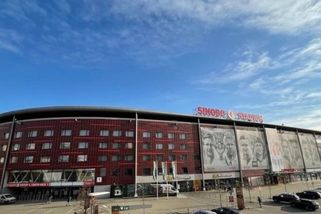 prahain.cz/sport/fotbal/chapete-to-prazskeho-multimilionare-vykolejily-podminky-ve-vip-zone-fotbalove-slavie-24727.html?utm_source=www.seznam.cz&utm_medium=seznam_distribuce&utm_campaign=lide