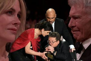 Statečný Michael J. Fox převzal cenu z invalidního vozíku a dojal celý sál. Slzeli Kidman i Ford - Super.cz