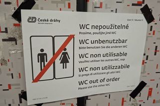WC nepoužitelné, použijte jiné. Taky zavřené aneb zážitky z denního dojíždění vlakem - Médium.cz