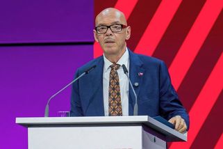 Pískání na Klempíře a kritika StB ve vládě. Češi zahájili veletrh ve Frankfurtu - Seznam Zprávy