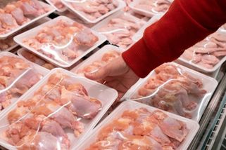 Okamžitě ho vyhoďte. Potravináři vydali urgentní varování před kuřecím masem z Lidlu