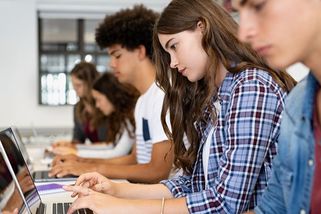 Studenty štve konec zlevněných obědů. „I v Tescu máme slevy,“ stěžují si - Seznam Zprávy