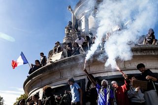„Mládež v plamenech.“ Studenti ukázali Macronovi, jak ztratili trpělivost - Seznam Zprávy