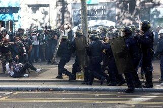 Protesty ve Francii: Dochází k dalším střetům s policií - Novinky