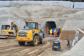 Začala ražba štoly pro dálniční tunel na Benešovsku - Novinky
