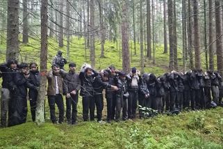Agresivní běloruští ozbrojenci vtrhli do Lotyšska - Novinky