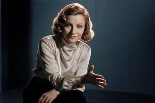 Díky AI znovu na scéně. Ikonická Greta Garbo září v nové reklamě švédské společnosti - Novinky