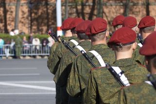 Byl jsem před rokem 1989 u „červených baretů“. Dodnes mám z toho trauma - Médium.cz