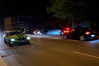 Rychlá auta, která zablokovala Nuselský most, se znovu proháněla Prahou - Novinky