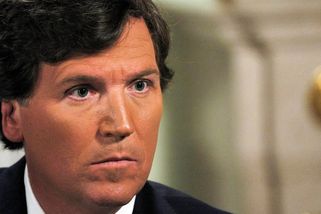 Propagandista Carlson bránil Hitlera v rozhovoru s britským exministrem - Novinky