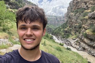 Dvacetiletý Čech vyrazil na cestu kolem světa. Chce ji zvládnout bez letadel a nevynechá ani Afghánistán - Novinky