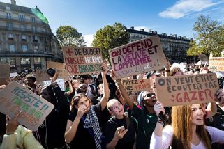 Nálada ve Francii je pod psa. Bouří se studenti, ale nespokojenost vládne podle francouzského politologa všude