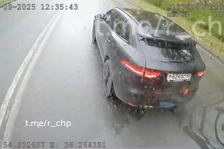 Ruský zbohatlík zkusil vybrzdit autobus, odnesl si šrám na autě i sebevědomí | Mistři volantu