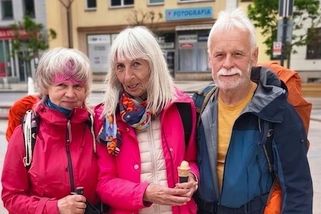 Stezka Českem: Ráno jsme ztratili cestu. Večer nás zastavila žena, která prošla půl světa - Médium.cz