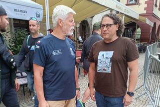 Prezident Pavel nečekaně zavítal do Tábora. Přišel pěšky z Bechyně
