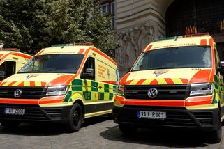 Zbarvení sanitek se má opět měnit, současná pravidla platí teprve od dubna - Novinky