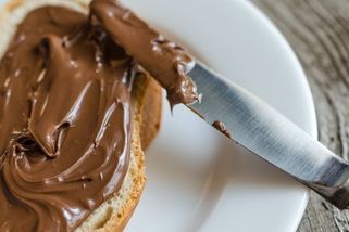 Otestovali jsme lískooříškové pomazánky Nutella, Milka a spol. Velké značky překonala levná privátka