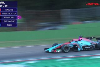 Formule bez řidičů poměřily síly na okruhu, nehodě se nevyhnuly - Novinky