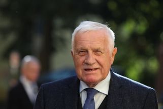 Klausova cesta za Ficem spustila bouři. Směšná provokace, trefují se do něj kritici