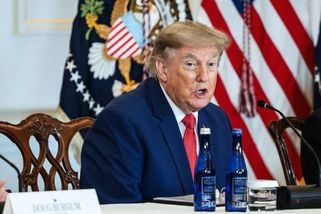 Trump zatlačil na Evropu: G7 uvolní 100 milionů barelů nafty