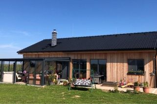 V Česku byl postaven nový bungalov. Jeho cena na klíč se rozkřikla a zájemců o něj stále přibývá