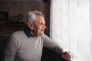 Vláda chce ještě více omezit pomoc s bydlením. Nedosáhne na ni žádný důchodce, tvrdí kritici - Novinky