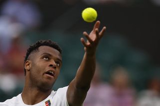 Neskutečná rána. Francouz se zapsal do historie Wimbledonu, jeho zápas s favoritem zatím nemá vítěze - Sport.cz