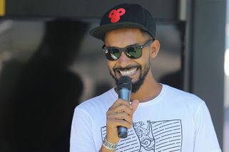 Yemi bude otcem: S partnerem se připravuje na příchod dvojčátek! Odnosí je náhradní maminka - Super.cz