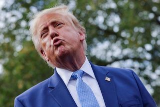 Trump: Ceny benzinu už nezvyšuje Hormuz, ale útoky na ruské rafinerie