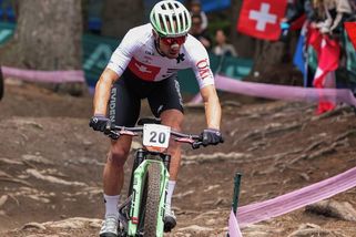 Nehoda na koloběžce. Pro zraněnou legendu letěl do hor vrtulník - Sport.cz