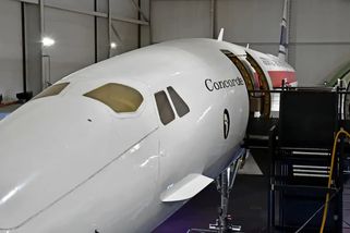 Našli jsme vůbec první vyrobené nadzvukové letadlo Concorde. Jeho interiér by dnes byl ostudou i pro nízkonákladové aerolinky