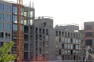 Mladí v ČR nemají na byty, rodiče pro ně často obětují úspory i vlastní bydlení