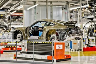 Škodovka v koncernu VW přebírá roli Porsche. Stala se z ní továrna na peníze