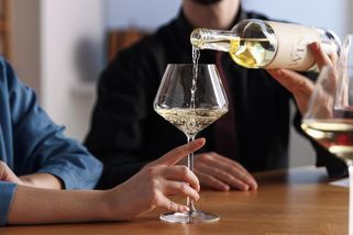 Léky na hubnutí zaženou chuť na jídlo i na alkohol. Utlumení radosti ale může lidem vadit