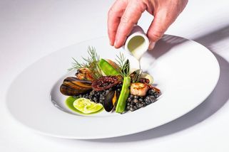 Méně swipování, více společných večeří. RestaurantWeek chce letos bojovat se samotou
