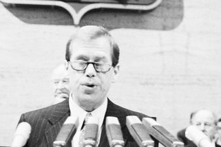 Jan Urban: Havel prohrál v domácí politice všechno, o co stál. Dělat z něj ikonu je nepoctivé