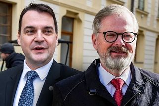 Ministra Macinku pohání malost a pomstychtivost, vypálil Fiala