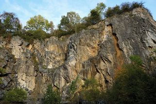 Žena při bungee jumpingu v německém lomu narazila do skály. Na místě zemřela - Novinky