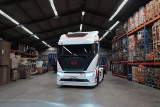 BYD míří do Evropy s elektrickým tahačem ET 44