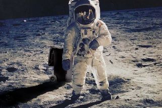 Měsíční prach patří Akademii věd, potvrdil Ústavní soud. Rodina ho musí vydat
